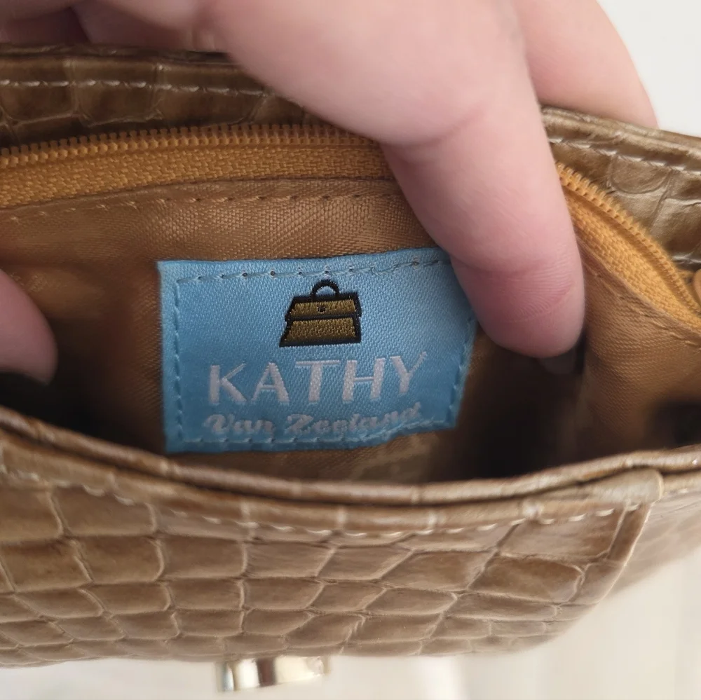 Women's Tan Croc-Embossed Bag Kathy Van Zeeland - Picture 3 of 3